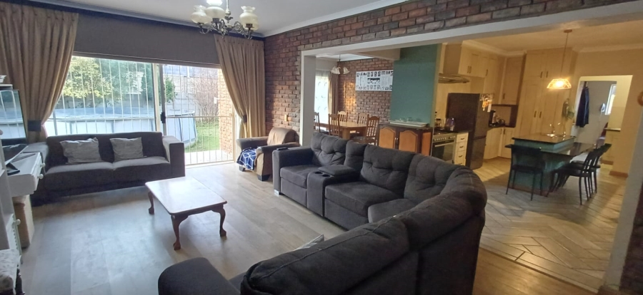 To Let 5 Bedroom Property for Rent in La Provance Free State